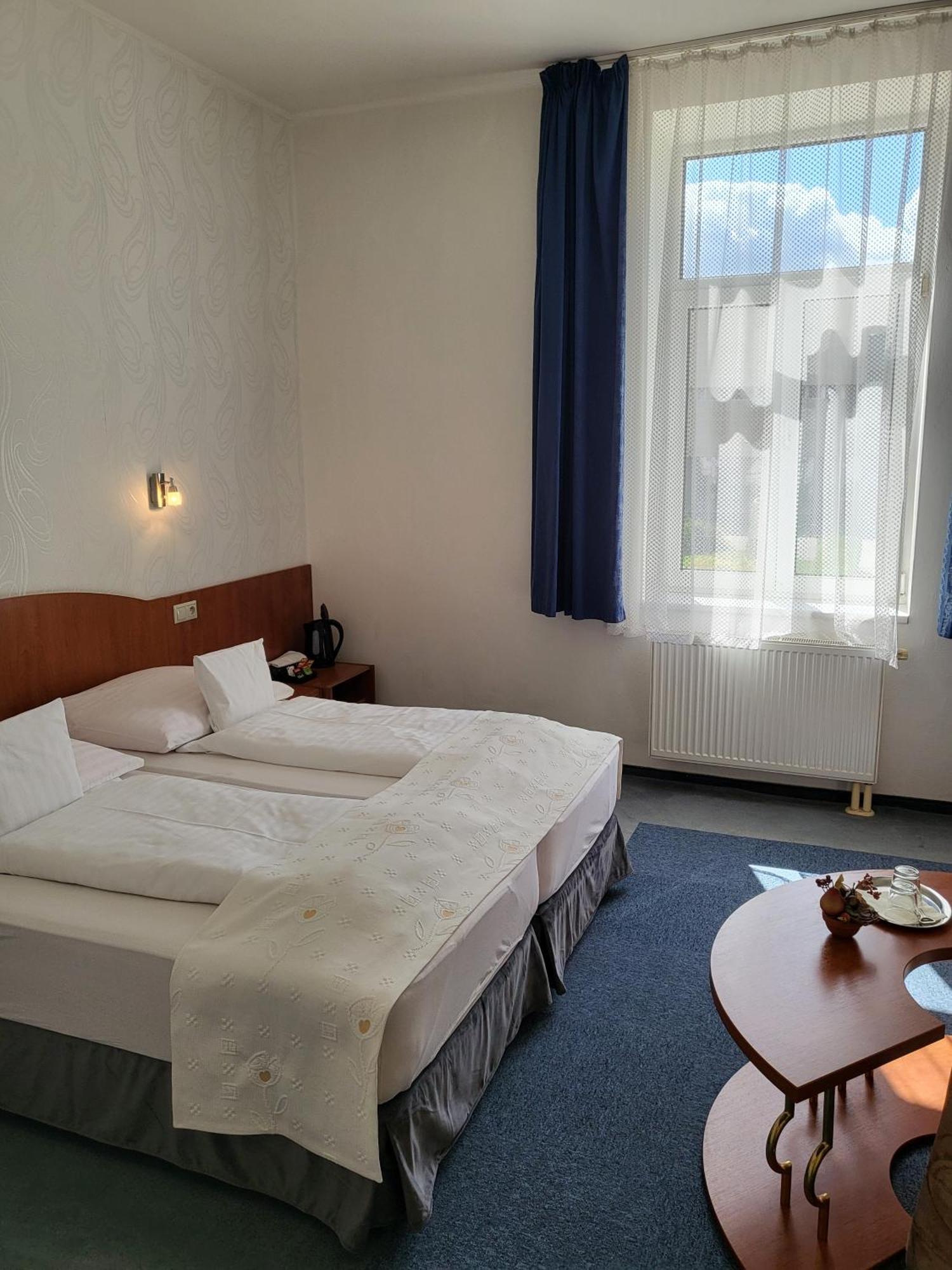 Hotel Margit เตรนชิอาสกี เตปลิตเซ ภายนอก รูปภาพ