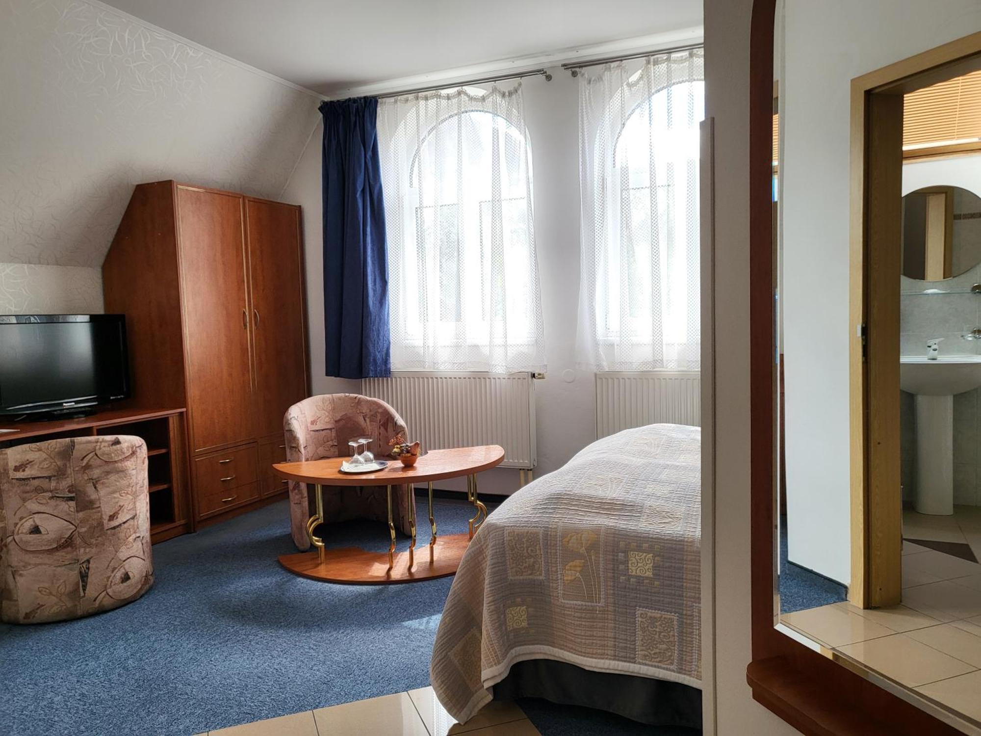 Hotel Margit เตรนชิอาสกี เตปลิตเซ ภายนอก รูปภาพ