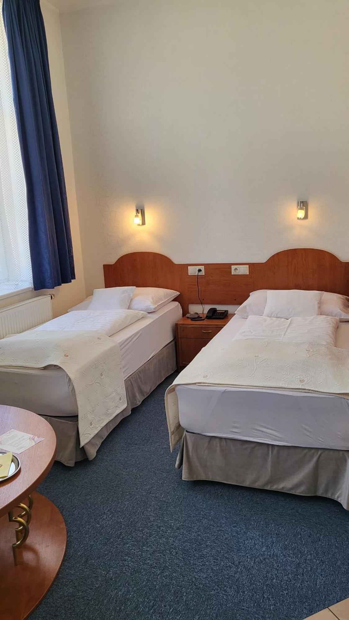 Hotel Margit เตรนชิอาสกี เตปลิตเซ ภายนอก รูปภาพ